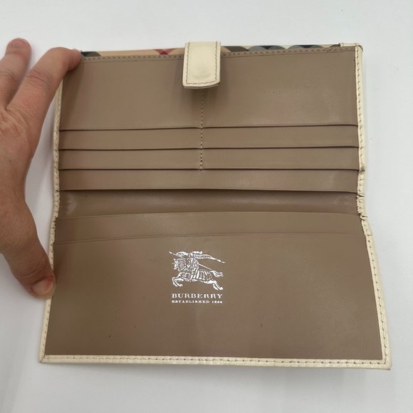 BURBERRY Nova Check Wallet - Picture 9 of 15